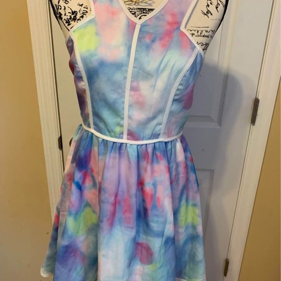 Pretty colorful fit & flare dress Medium - Picture 3 of 7